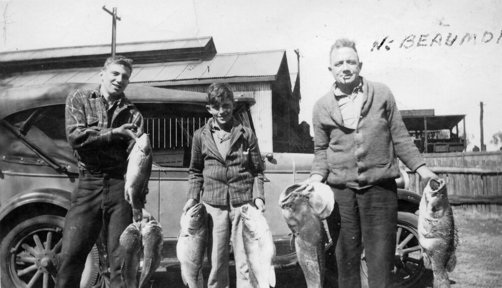 Group of fishermen, Chinchilla, circa 1920s