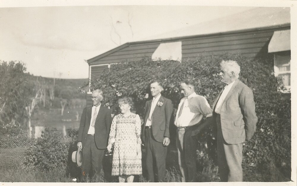 Hawke brothers &amp; Noble family, Bell, circa 1950