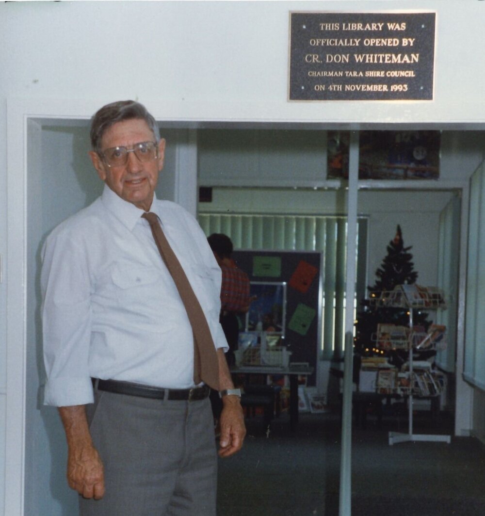 Chairman Don Whiteman at the opening of Meandarra Library, 1993