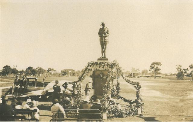 Dalby War Memorial on Anzac Day, 1930