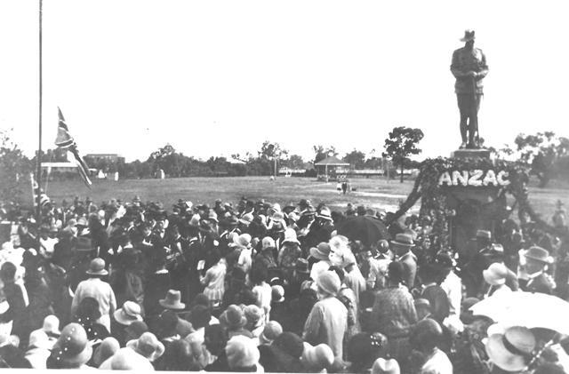 Dalby War Memorial on Anzac Day, 1930