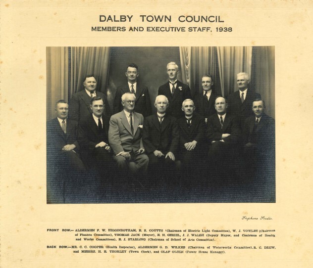 Councillors and Executive group photograph, Dalby Town Council, 1938