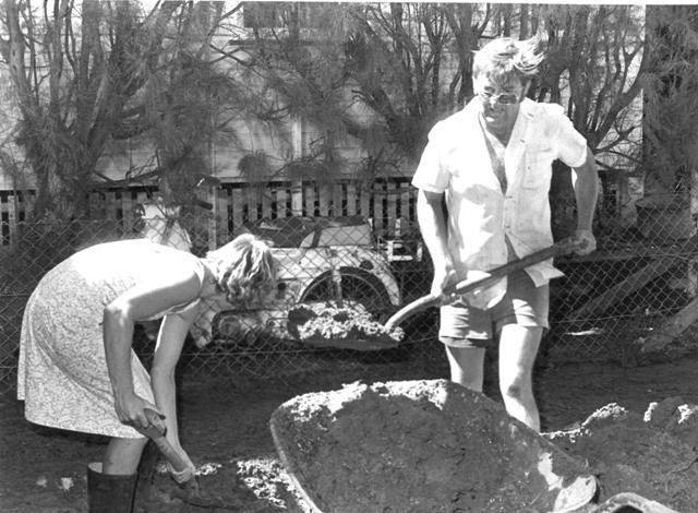 Flood clean-up in Dalby, 1981