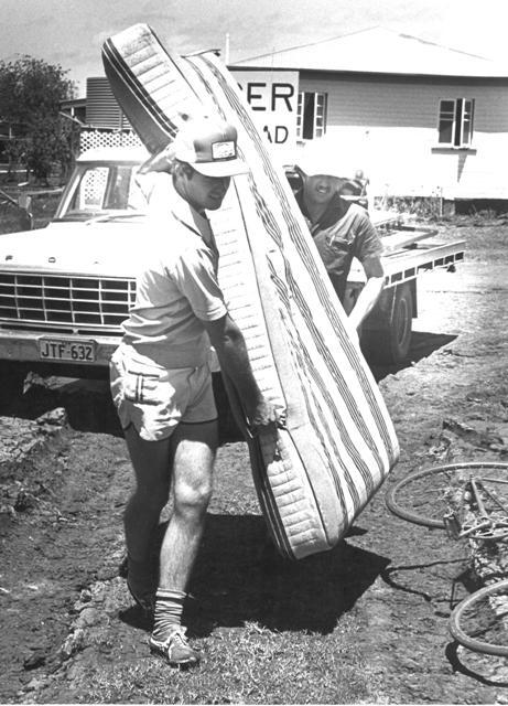People cleaning up after the flood in Dalby, 1981