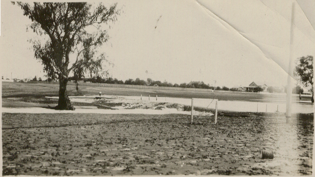 Edward Street Weir during the floods in Dalby, 1981