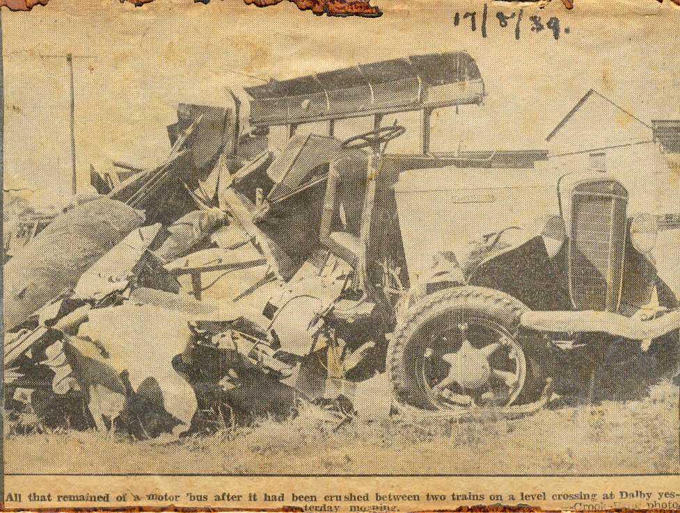 Newspaper clipping of a motorbus crash, Dalby, 1939