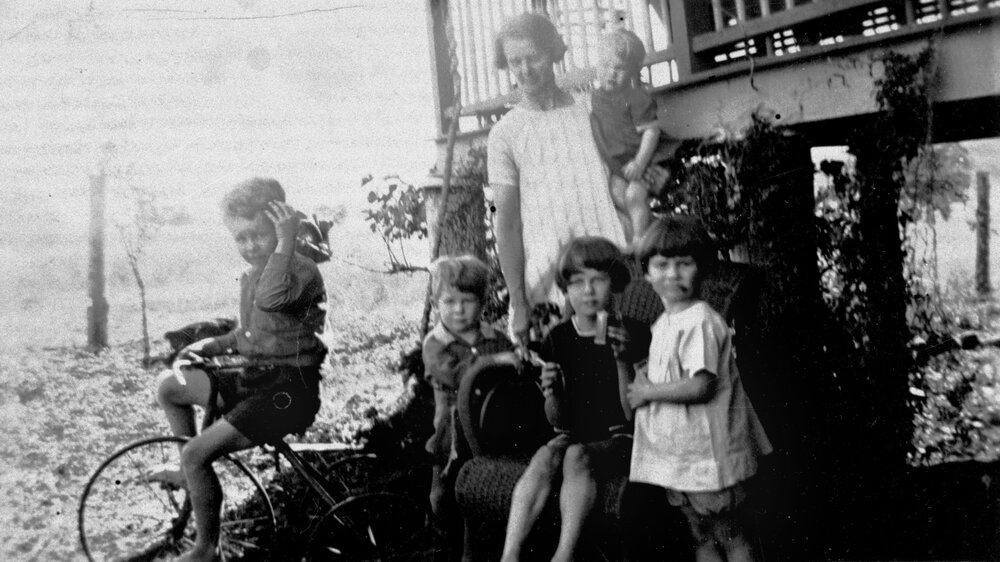 Family group, no location, do date