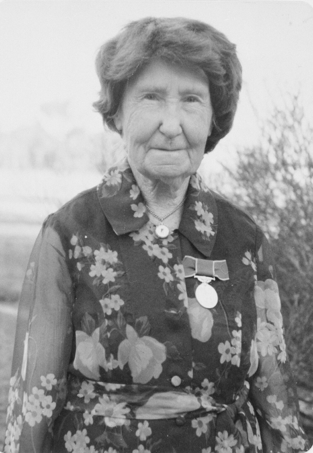 Unknown woman, no location, no date