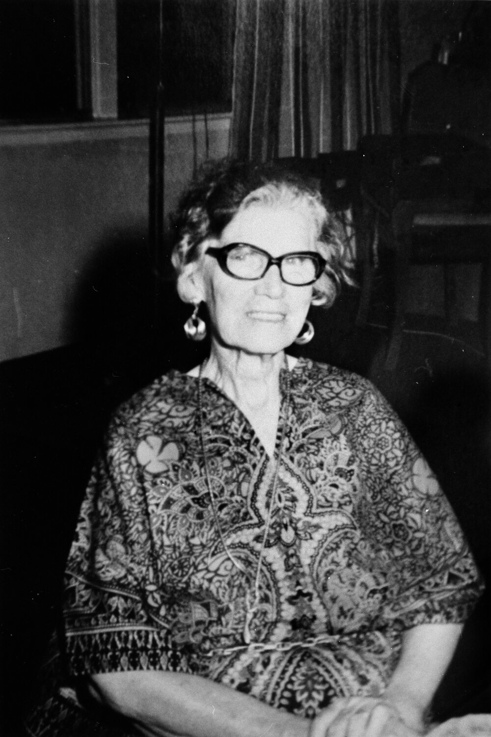 Unknown woman, no location, no date