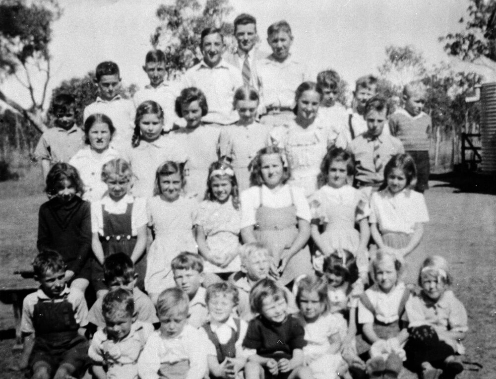 Unknown school group, no location, no date