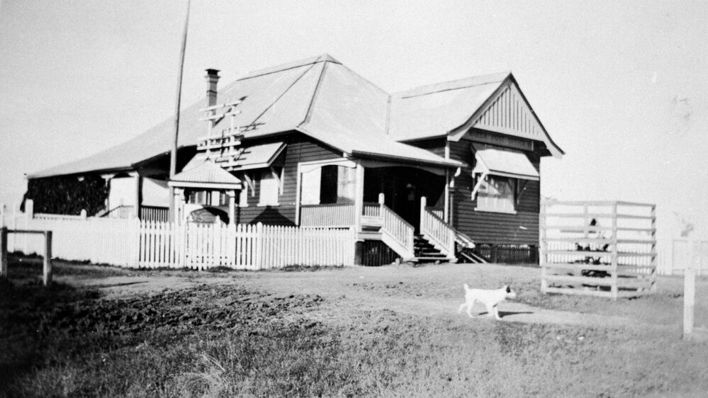 Warra Post Office &amp; War Memorial, circa 1920