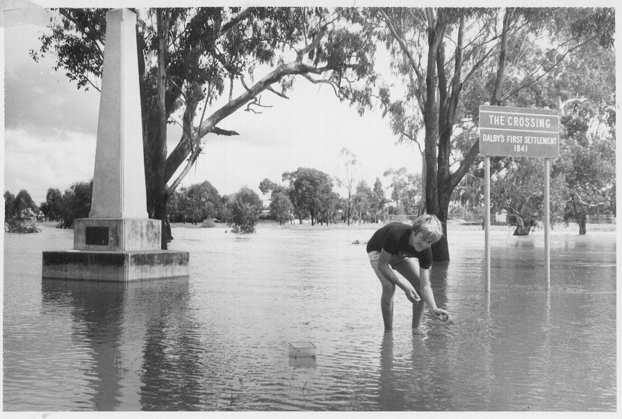 Flooding at The Crossing, Dalby, 1988