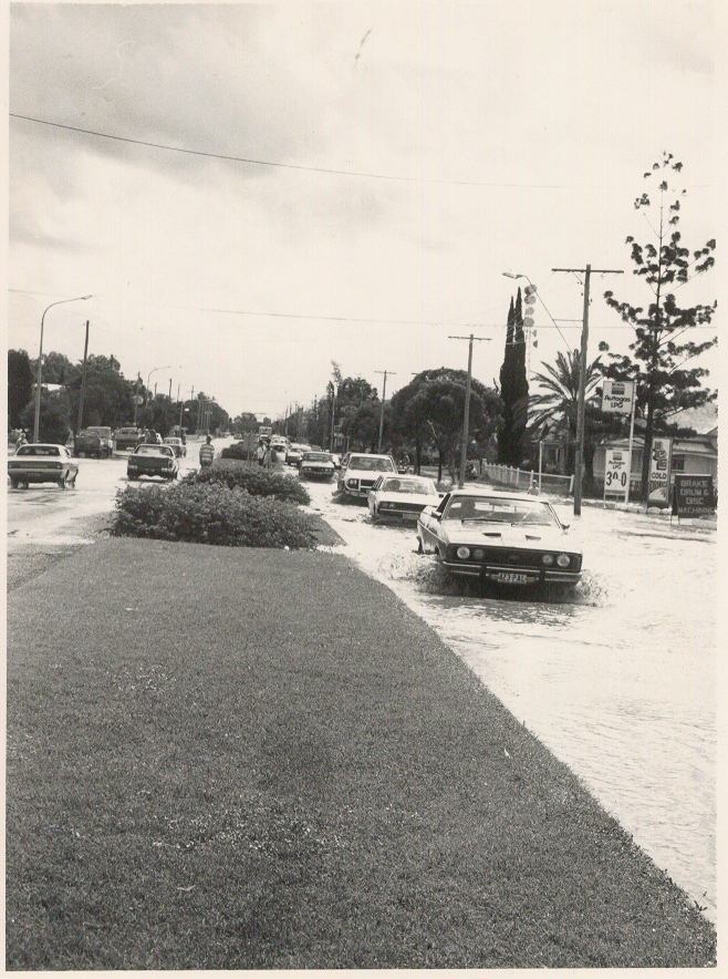 Flooding on Drayton Street, Dalby, 1983