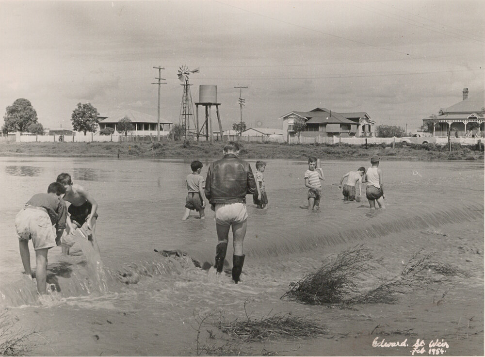 Flooding at the Edward Street Weir, Dalby, 1954