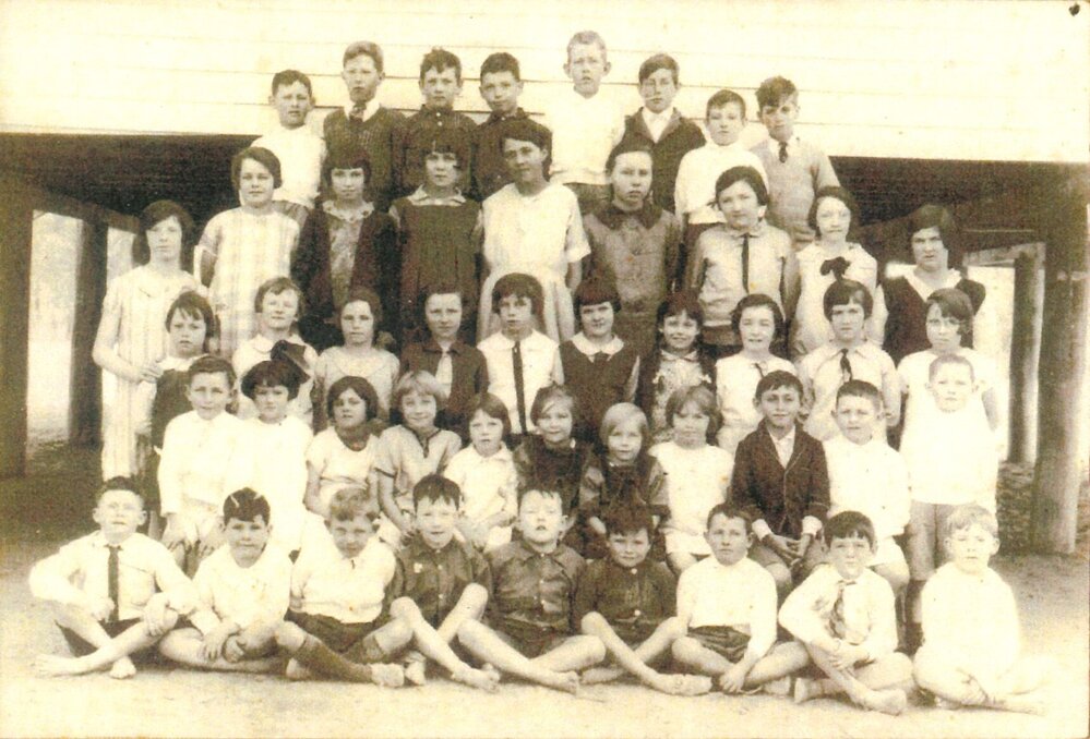 Students at Holy Cross Convent School, Miles, circa 1926