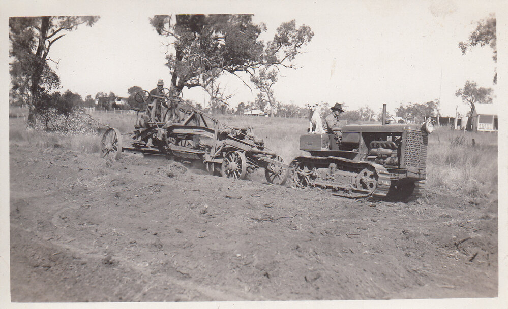 Grading the future Leichhardt Highway through Guluguba, 1940
