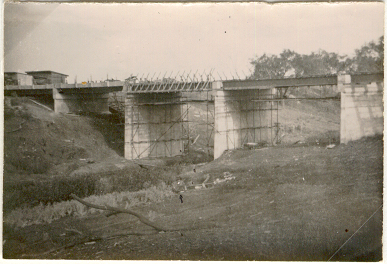 Construction of Loudoun Bridge, Dalby, 1954