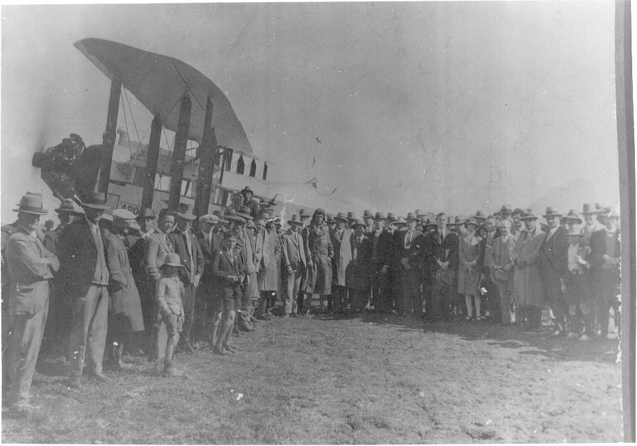 First landing of the Qantas mail aeroplane, Dalby, 1929