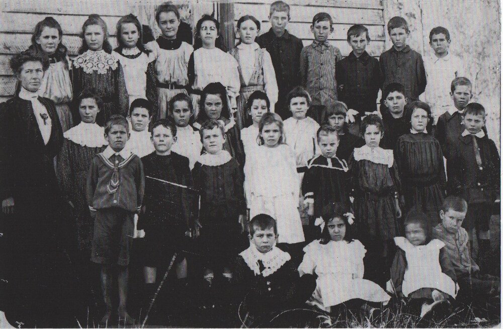 Students at Jondowaie Provisional School, 1908