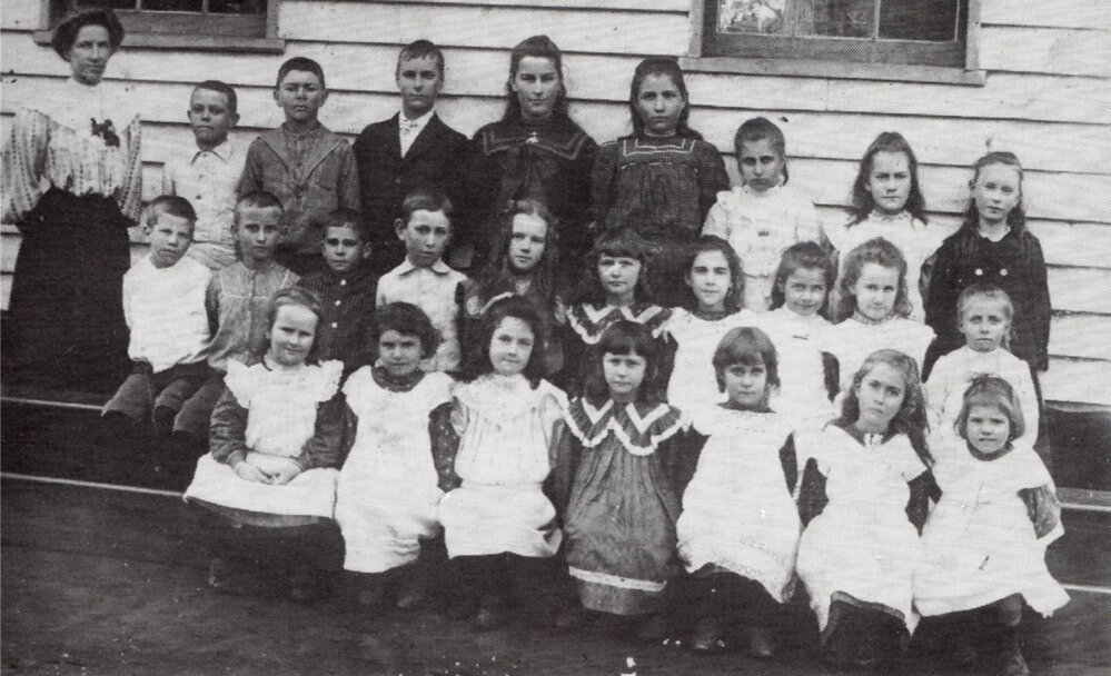 Students at Jondowaie Provisional School, 1906
