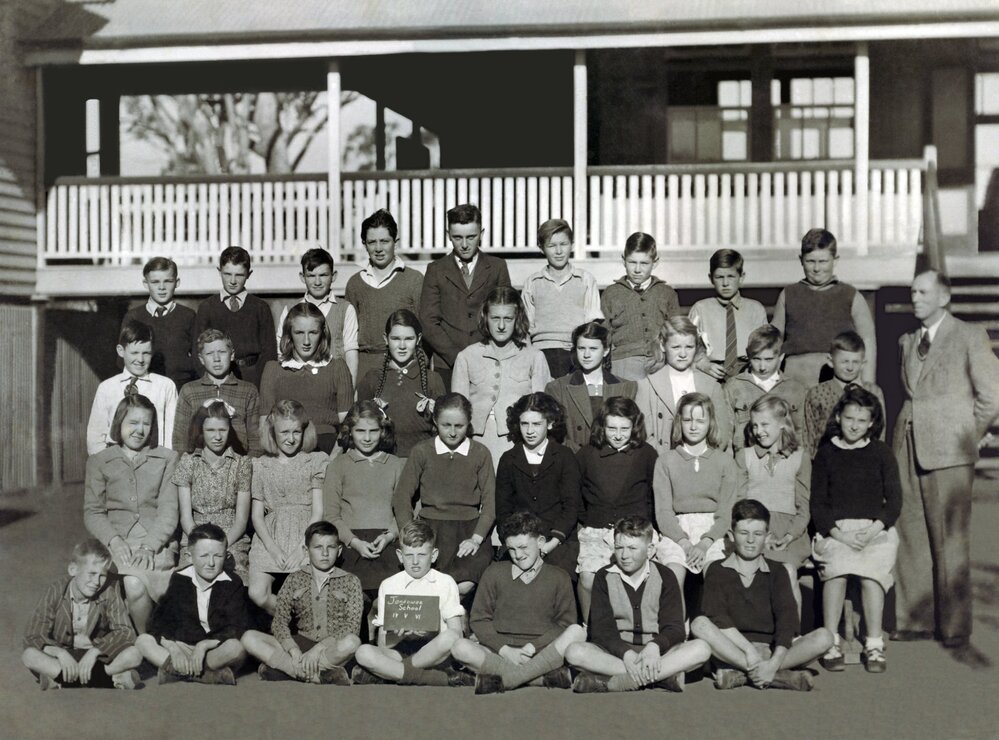 Students in Grades 4, 5 &amp; 6 at Jandowae State School, circa 1939