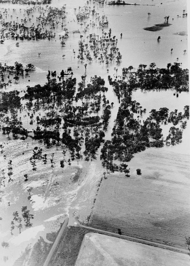 Aerial view of flooding at Ranges Bridge, 1981