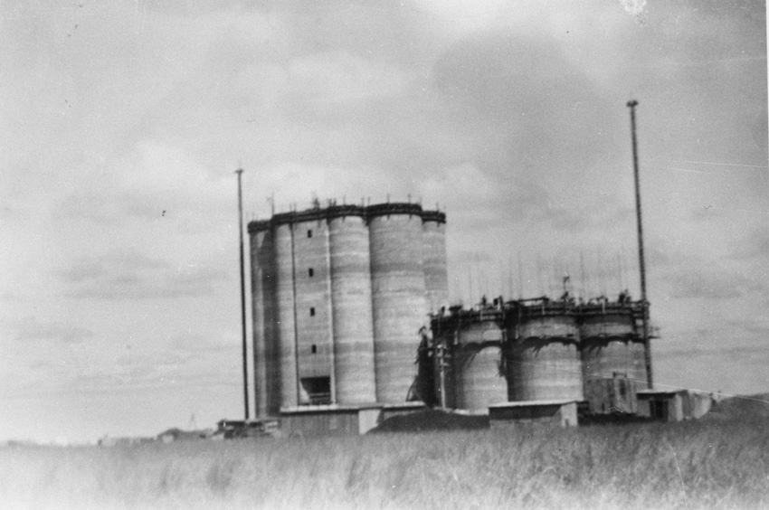 Baigin Silos under construction, Jimbour East, 1950