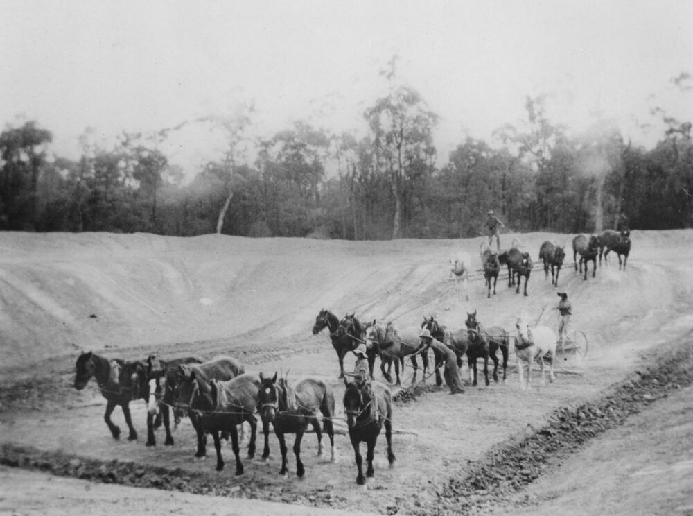 Dam digging at Tara, 1932