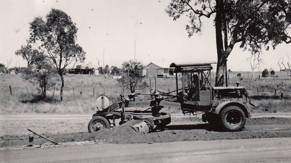 Grading the Leichhardt Highway, Guluguba, 1940