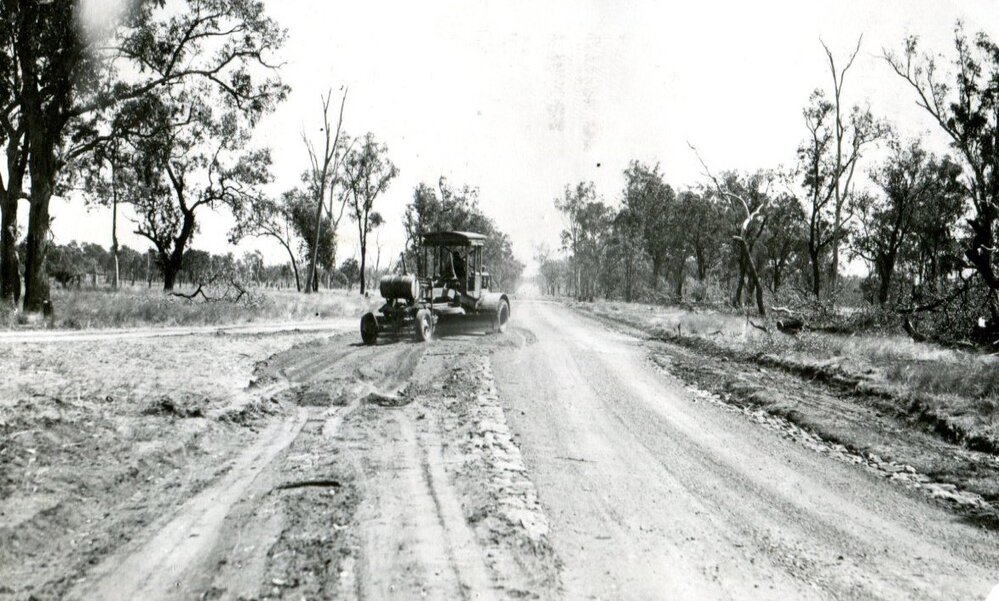 Grader forming the Leichhardt Highway, Guluguba, 1940