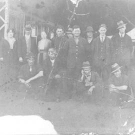 Unknown group of people at the Dalby Railway Station, circa 1920