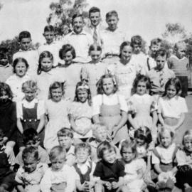 Unknown school group, no location, no date