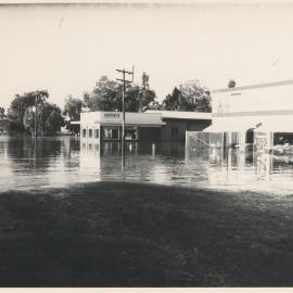 Flooding at the Patrick Street Bridge over Myall Creek, Dalby, 1983