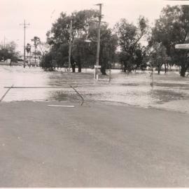 Flooding at the Patrick Street Bridge, Dalby, 1983