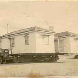 House being moved by Dalby Carrying Co., 1949