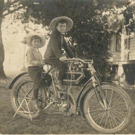 Victor & Hector McPhie on a motorcycle, Dalby, 1906