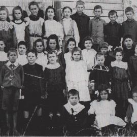 Students at Jondowaie Provisional School, 1908