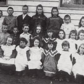 Students at Jondowaie Provisional School, 1906