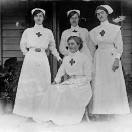 Voluntary Red Cross nurses, Chinchilla, circa 1916