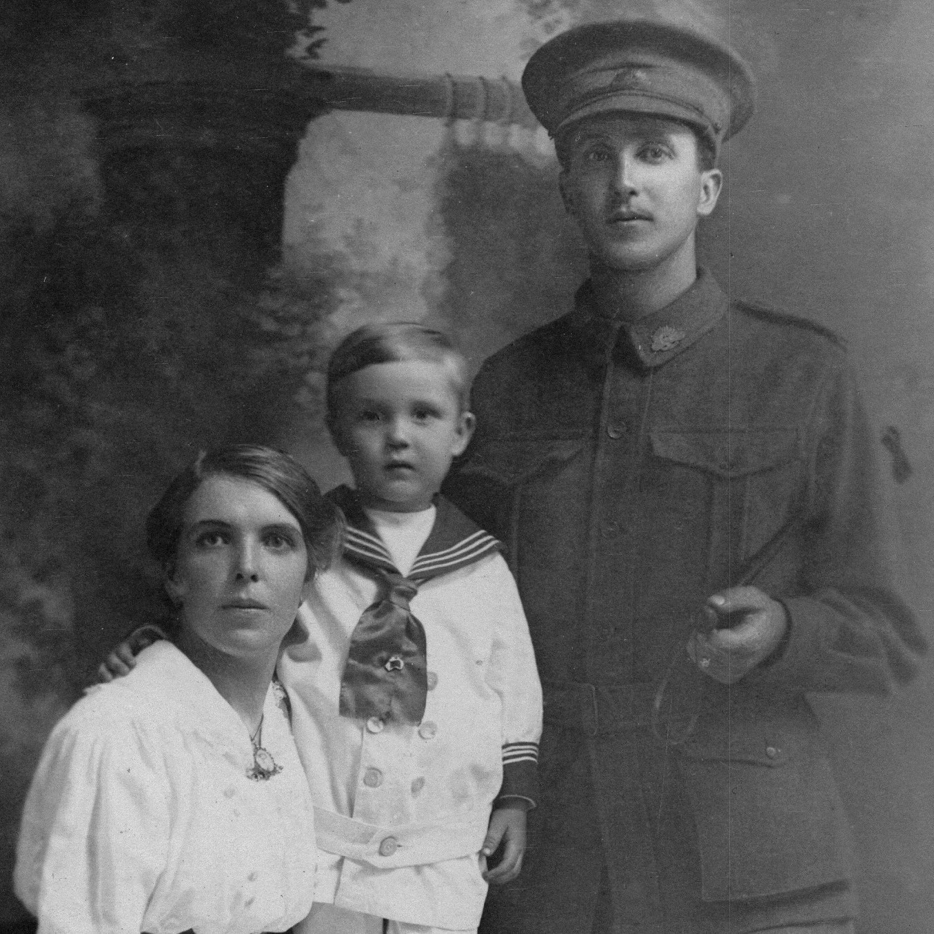 Ezra Dean & family, Chinchilla, circa 1915