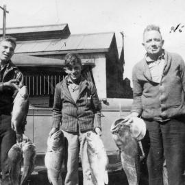 Group of fishermen, Chinchilla, circa 1920s